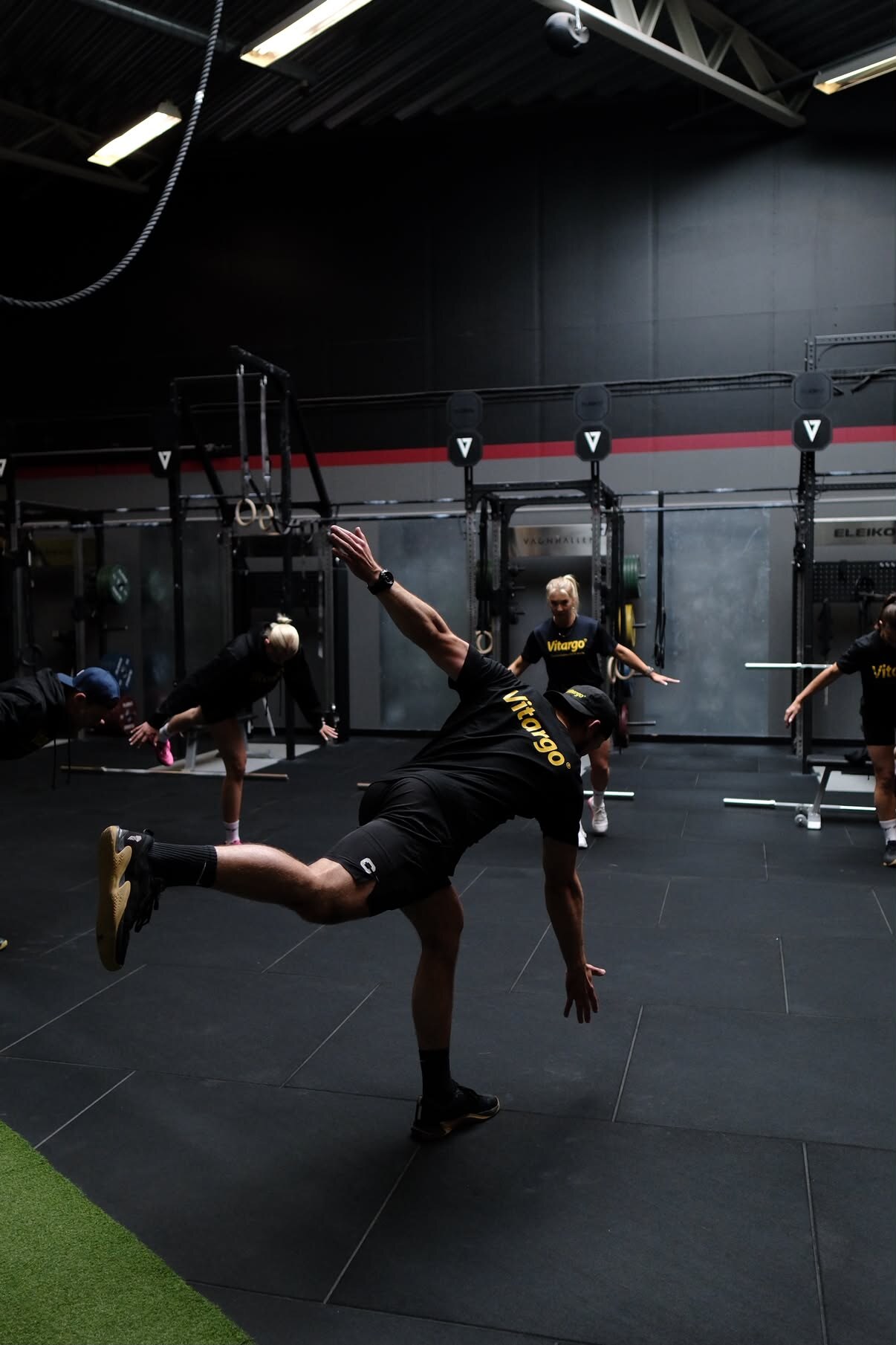Christian Hartmann coaching movement in a group session