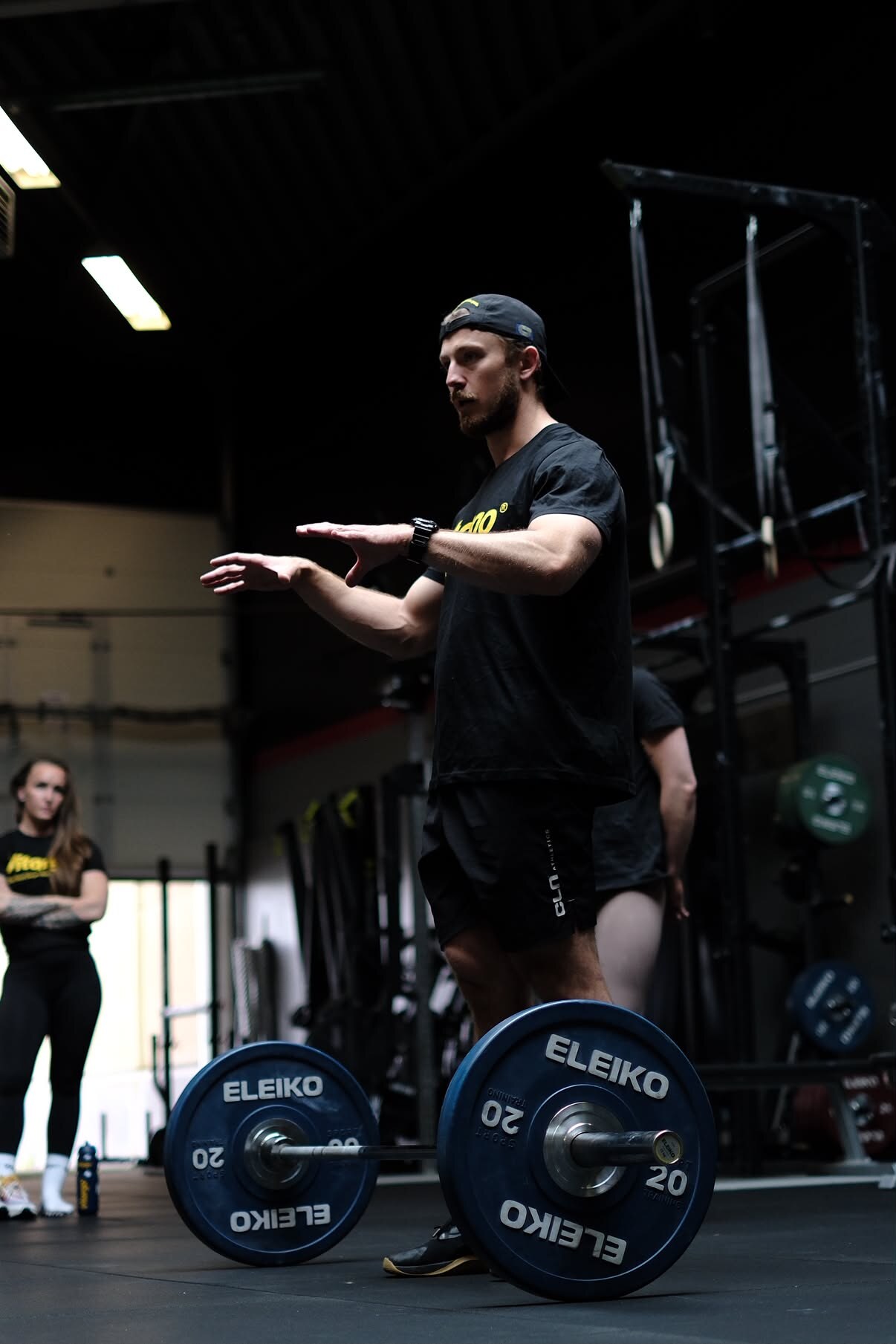 Christian Hartmann coaching in a functional fitness gym